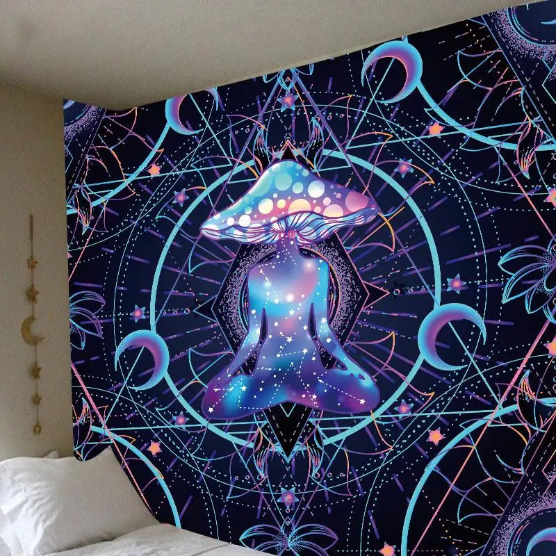 Tapisserie murale méditation cosmique avec champignon mystique et constellations, parfaite pour une décoration intérieure spirituelle et artistique.
